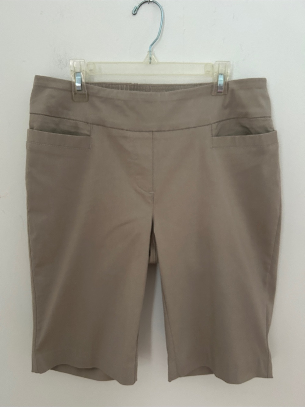 Dana Buchman Taupe Stretch Bermuda Shorts sz S/M